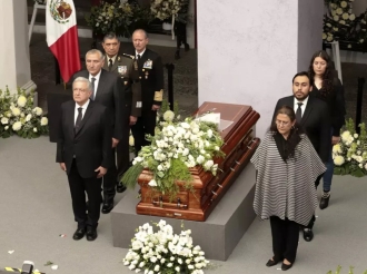 Otra Vez Luto en Palacio